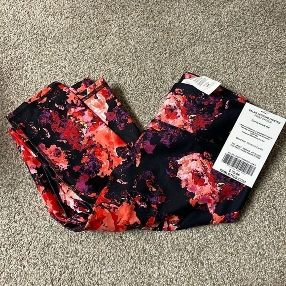 NWT - Fabletic’s Women’s Athletic Moisture-Wicking Salar Leggings (Printed,XS)